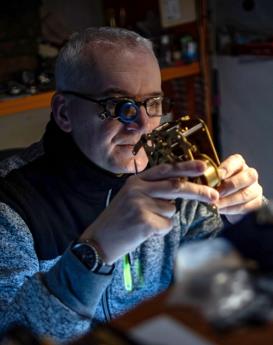 切斯特·莫里斯-南京伯爵维修中心制表师