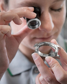 卡罗琳·卡桑德拉-天津伯爵维修中心制表师