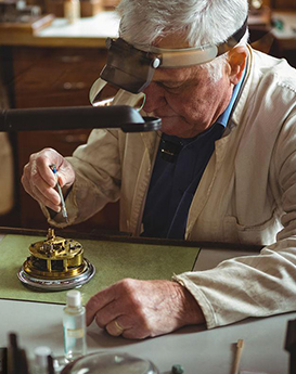 利亚姆·布朗-成都伯爵维修中心制表师