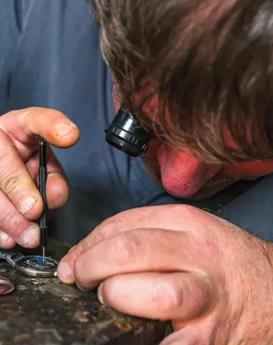 迈克尔·贝佐斯-重庆伯爵维修中心制表师