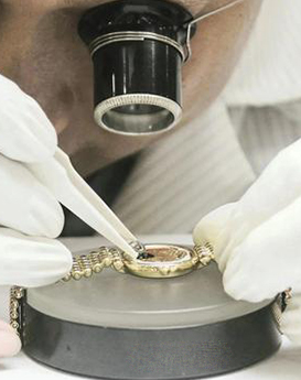 波菲里奥·琼斯-上海伯爵维修中心制表师