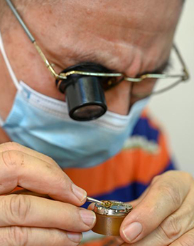 伊桑·威尔森-大同伯爵维修中心制表师